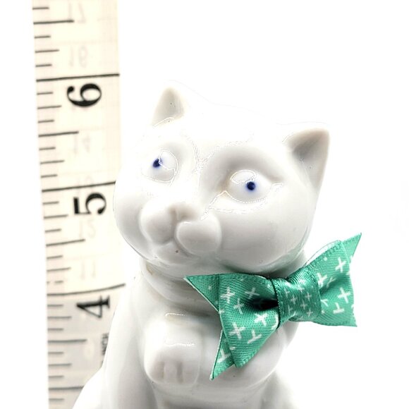 Altered Art White Kitty Cat with Green Bow using Repurposed Dishes and Jewelry - Picture 4 of 12